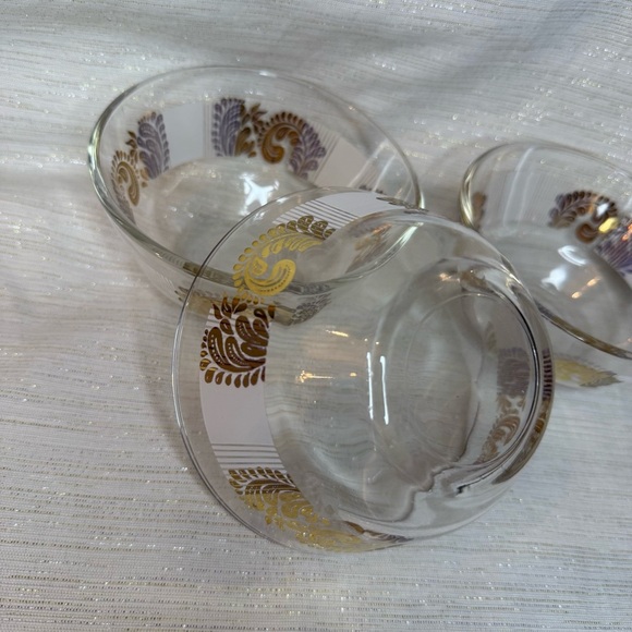 VINTAGE 1960’s Elegant Gold Paisley Capri  Patterned Glass Bowls (3 in the set) - Picture 3 of 7
